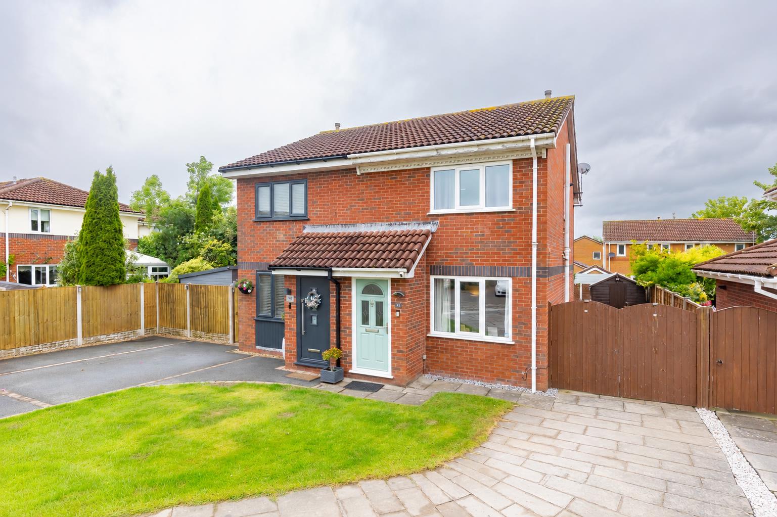 2 bed property in Aspendale Close, Preston